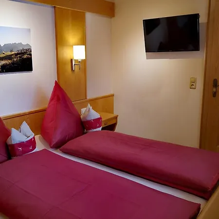 Haus Drei Linden Pansiyon *