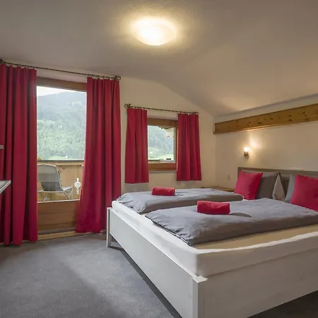 Haus Drei Linden Homestay *
